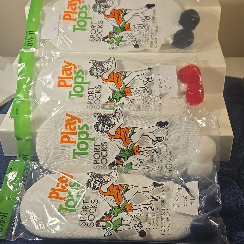 New Vintage Pom Pom Tennis Socks White Women's Size 8 1/2-11 Set of 4 - Picture 1 of 3